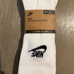 Nike Everyday Essential move to zero  White Socks